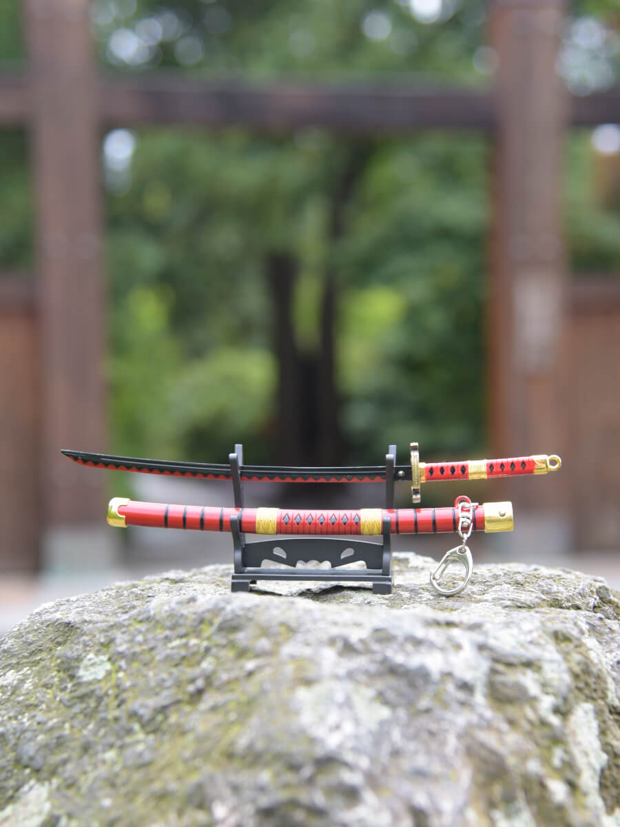 Frontal view of Kitetsu miniature katana from One Piece on its stand.