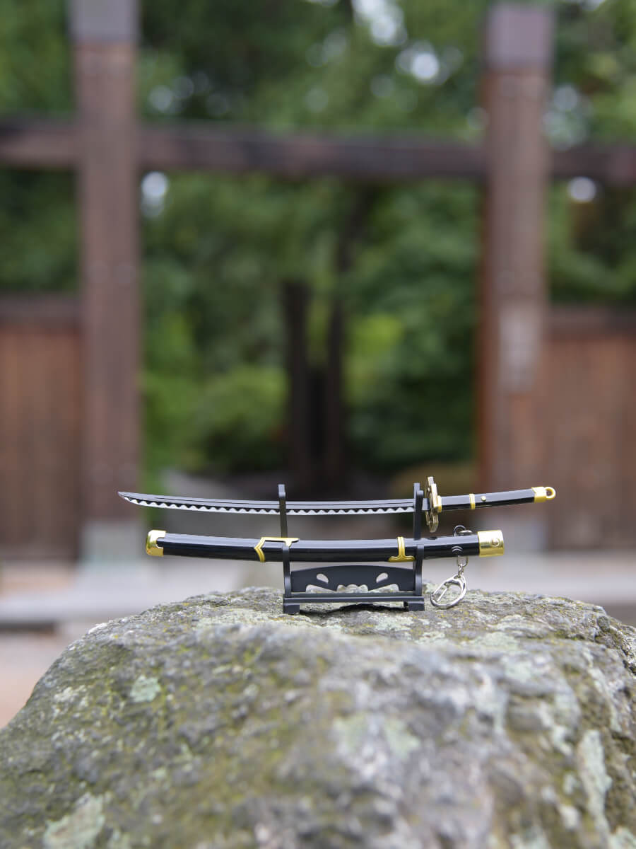 Frontal display of Roronoa Zoro miniature katana on its stand, evoking the strength of the One Piece swordsman.